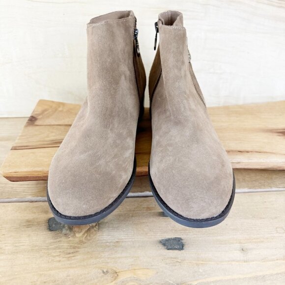 Bettye Muller Tan Suede Trinity Ankle Boot NEW 9.5 Bee Comfortable - Picture 6 of 8